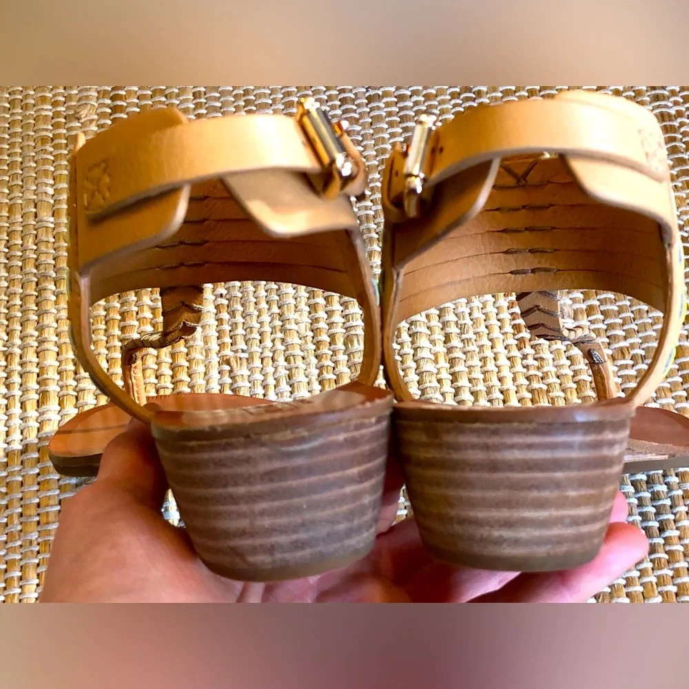 NIB COACH s7.5 thong sandals Gorgeous soft leather Rare find! Neon grn trim - Picture 6 of 9